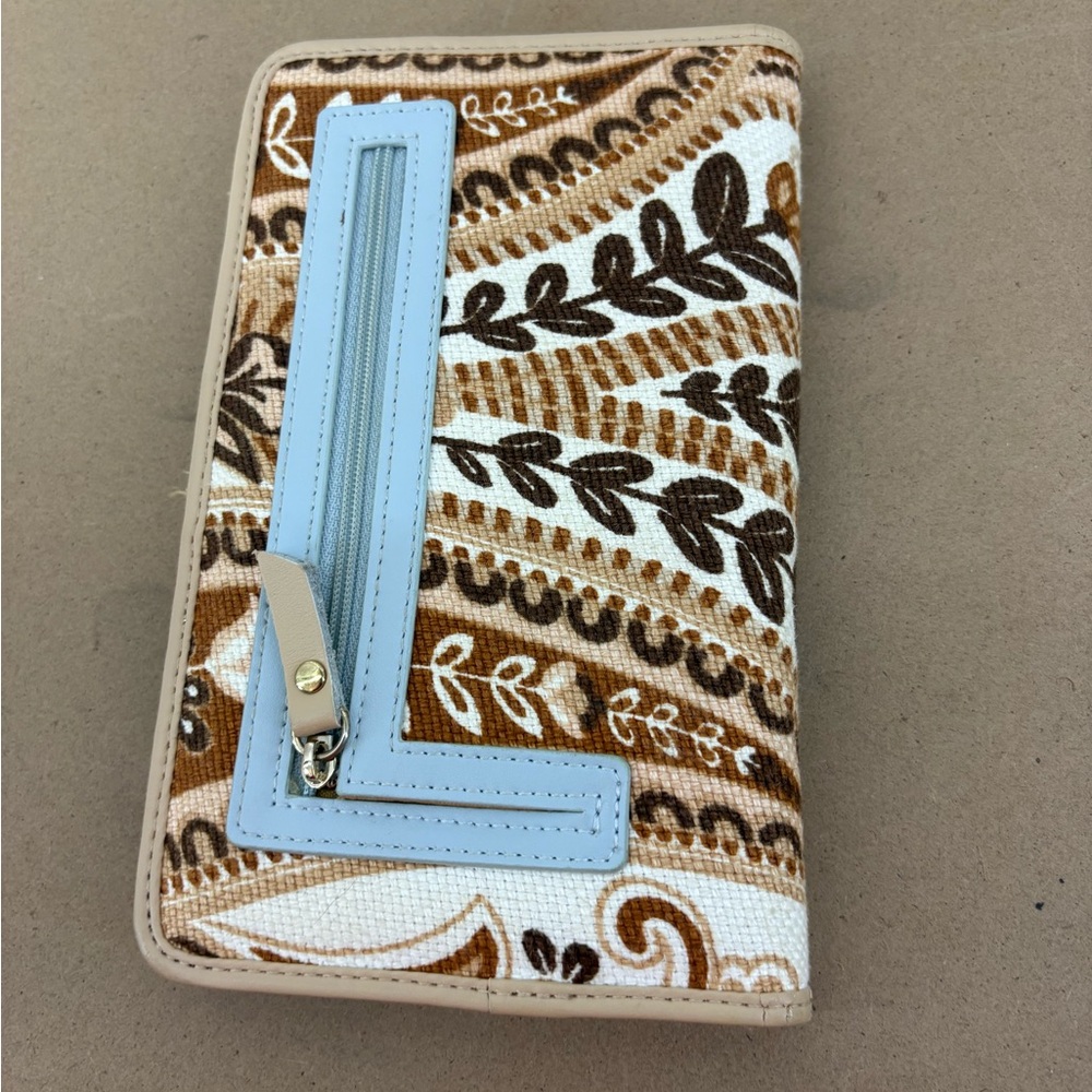 Spartina Clutch Purse - Brown and Whtie, 15 Card Slots, Clear ID Slot - Picture 3 of 7